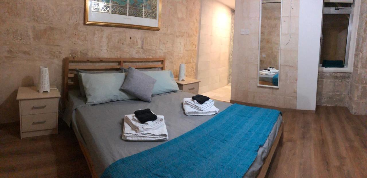 شقة Floriana Cosy Townhouse المظهر الخارجي الصورة