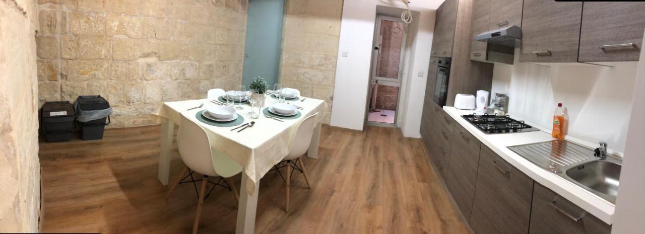 شقة Floriana Cosy Townhouse المظهر الخارجي الصورة